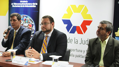 Consejo de la Judicatura y Ministerio de Telecomunicaciones devuelven celulares robados