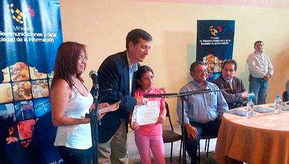 Ministro Guerrero entregó a los ciudadanos de las parroquias Cubijíes y Quimiag, del cantón Riobamba, sus Infocentros Comunitarios