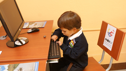 Ministro de Telecomunicaciones entrega equipamiento y conectividad