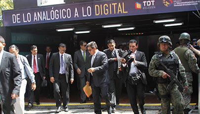 Presidente Rafael Correa visitó el stand de Televisión Digital en la CUPRE