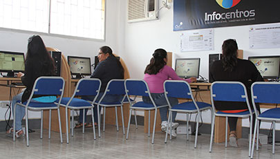 Padres de familias usan los Infocentros