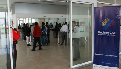 Ciudadanía complacida con servicios que ofrece la Agencia del Registro Civil del Quicentro Sur