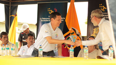 Ministro Jaime Guerrero inauguró Infocentro en Tenguel, Guayas