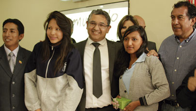 Alumnos del Colegio Nacional Cumbayá se benefician con moderno Laboratorio de Cómputo