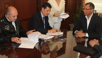 Ministro Jaime Guerrero firmó convenio para el desarrollo de la industria espacial