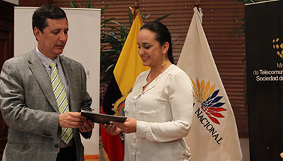 Ministro Guerrero entregó Prórroga para la operación del sistema de televisión