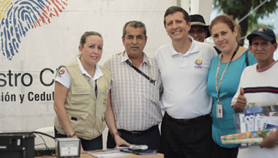 Ministro Guerrero verifica atención a Ciudadanos en feria ciudadana