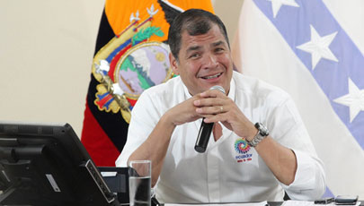 Encuentro entre el Presidente, Ministros y varios funcionarios de Estado, quienes dialogaron sobre las políticas que se implementan para atender a la ciudadanía con servicios de calidad y calidez