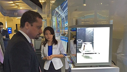 Ministro Espín recorrió las instalaciones del Centro Tecnológico de Huawei, en Beijing, y compartió experiencias sobre el desarrollo de las Tecnologías de la Información y Comunicación