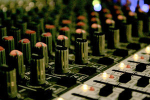 Decisión de Radio Tarqui de suspender la transmisión de su programación no obedece al retiro de la frecuencia