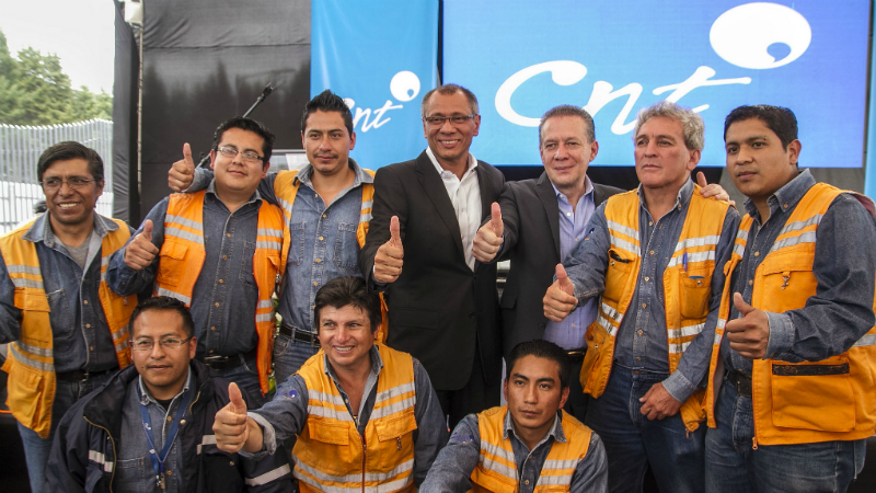 Vicepresidente Glas y el Gerente de CNT, Cesar Regalado, inauguran Data Center junto a sus trabajadores.