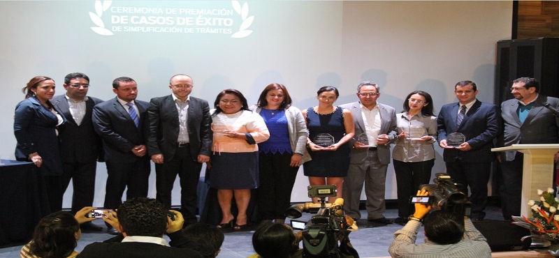 El Ministerio de Telecomunicaciones y de la Sociedad de la Información recibió un reconocimiento por cumplir de manera apropiada el Plan Nacional de Simplificación de Trámites.