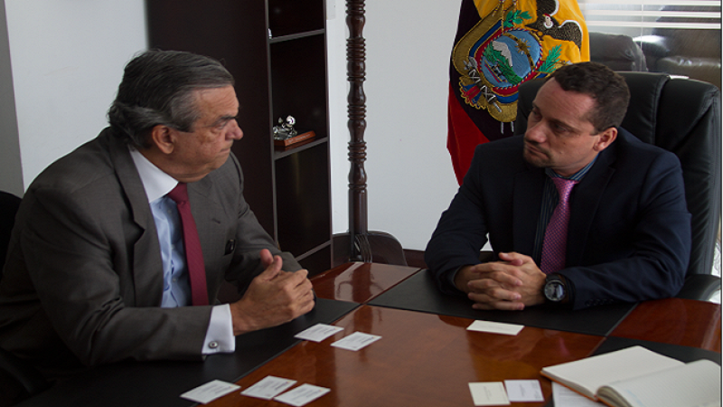 Embajador de Brasil en Ecuador, Dr. Carlos Alfredo Lazary Teixeira y el Ministro de Telecomunicaciones y de la Sociedad de la Información, Ing. Augusto Espín Tobar