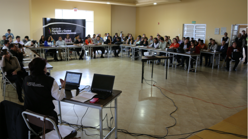 Taller relacionado con el concurso público de frecuencias de radiodifusión y televisión abierta.