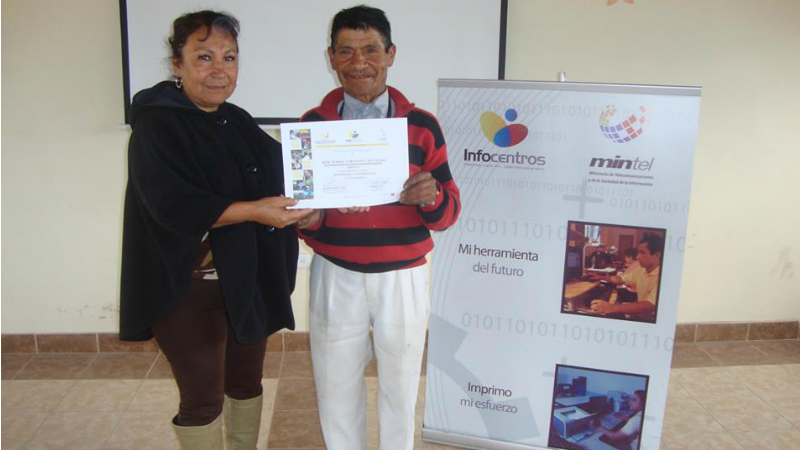 Miles de ciudadadanos han recibido certificados de capacitación en los Infocentros Comunitarios.