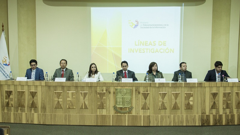 “Taller en Gestión de la Investigación, la Innovación y la Transferencia, a través de las TIC, con los actores de los sectores público y privado”.