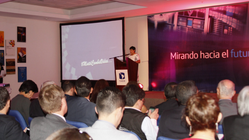 Ministra Álava presentó el Plan TIC