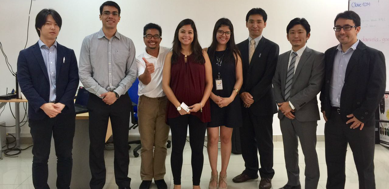 Representantes de Japón y del MINTEL reunidos para tratar temas en torno a Fibra Óptica.