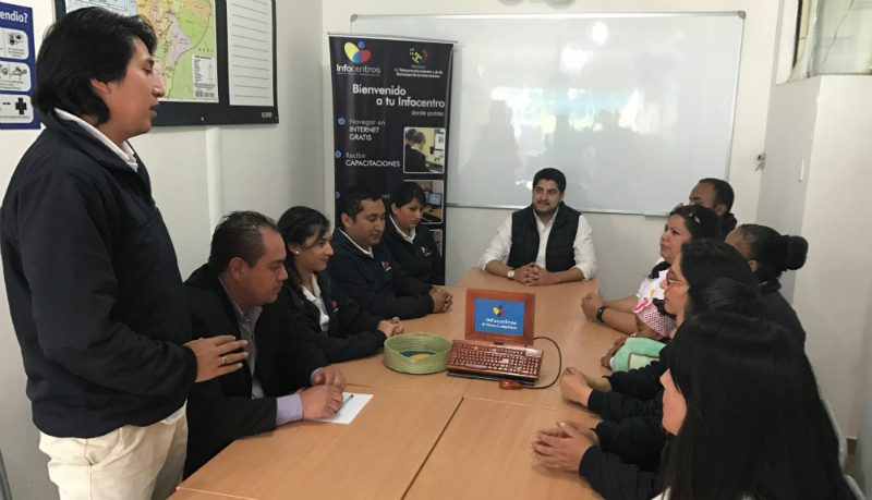 Viceministro Adrian Ibarra junto a los Facilitadores de Carchi.