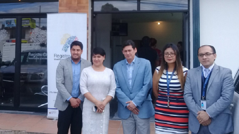 Ministra Álava recorrió Agencia de Registro Civil en Tumbaco