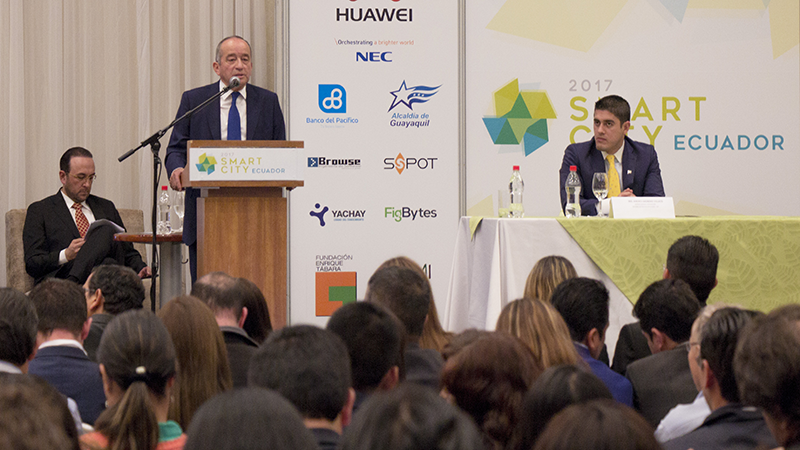 "Las TIC permiten construir Ciudades Inteligentes", aseguró el Ministro León
