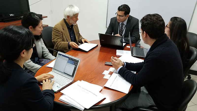 Reunión con representantes japoneses.