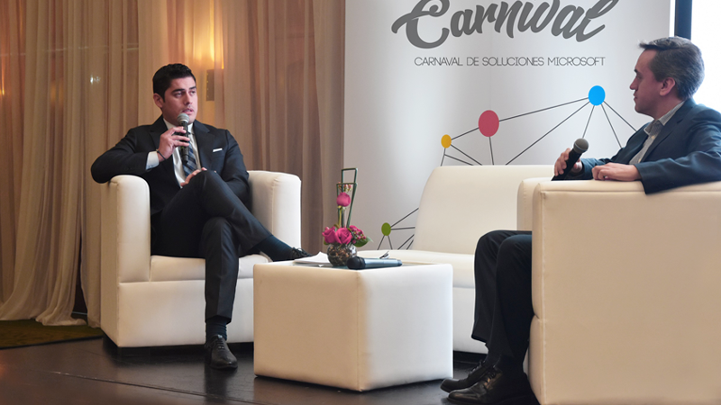 Andrés Moreno, Gerente General de la CNT EP, con Juan Carlos Cisneros, Gerente General de Microsoft en Ecuador