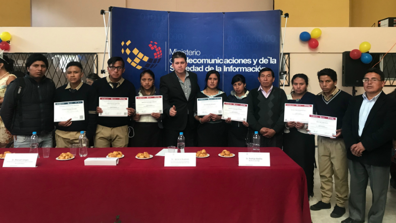 Entrega de certificados en Tixán