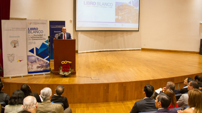 Ministro Guillermo León durante su intervención en el evento de presentación del Libro Blanco de la Sociedad de la Información y del Conocimiento