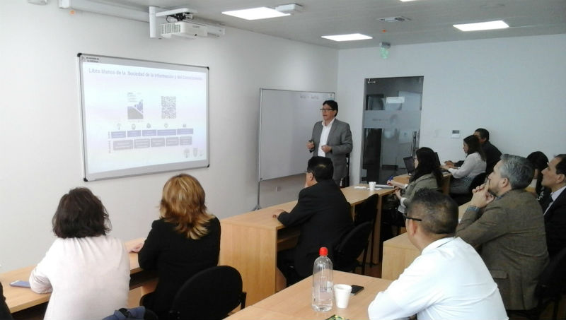 El Subsecretario de Gobierno Electrónico, Javier Jara. expone en avances en gobierno abierto .