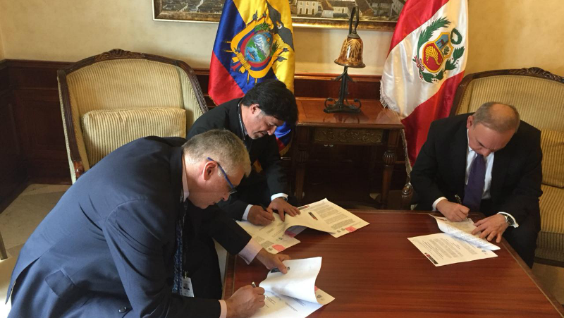 Firma de acuerdos con representantes del Ministerio de Transportes y Comunicaciones del Perú