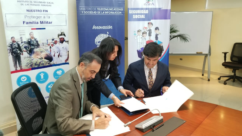 Firma del convenio entre el MINTEL y el ISSFA