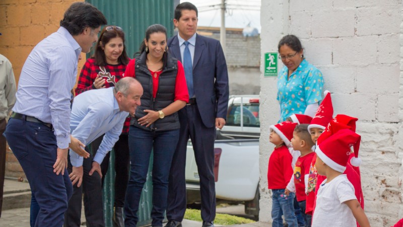 Niños del Centro de Desarrollo Infantil “Nuestra Señora del Carmen I” reciben al Ministro Guillermo León