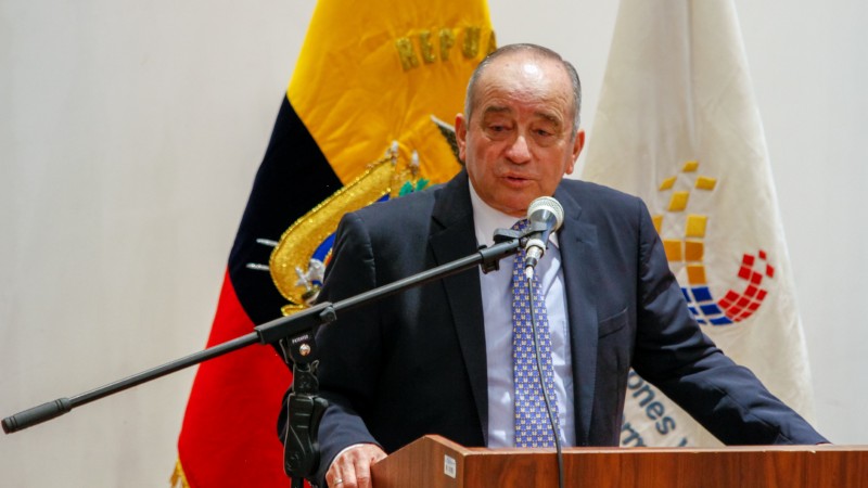 Ministro de Telecomunicaciones y de la Sociedad de la Información, Ing. Guillermo León, dirigiendose a la audiencia.