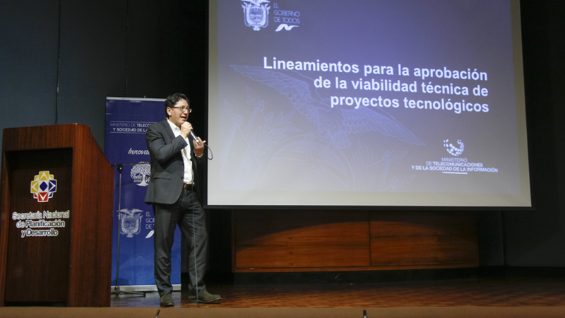 conferencia “Lineamientos para la aprobación de la viabilidad técnica de proyectos tecnológicos”.