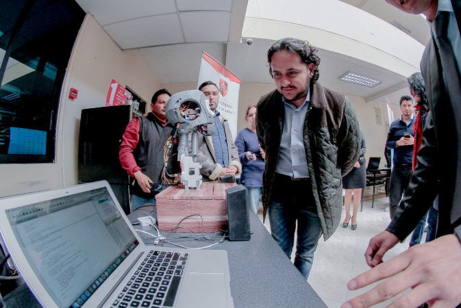 El ministro de Telecomunicaciones y de la Sociedad de la Información, Andrés Michelena, visitó la Universidad Técnica de Ambato.