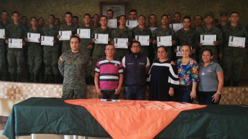 Entrega de certificados a los conscriptos de la Caballería Blindada Febres Cordero N°4
