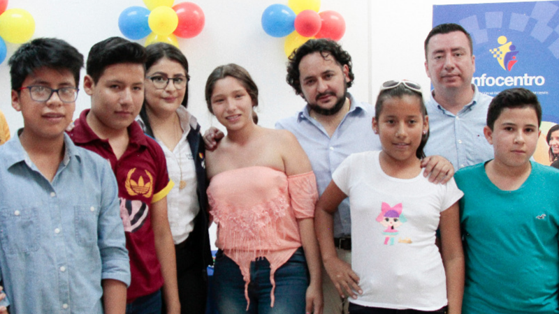Ministro Andrés Michelena presentó el Proyecto CREATIC en el Infocentro Rocafuerte, ubicado en la provincia de Manabí.