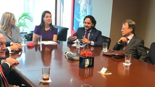 Reunión del Ministro Andrés Michelena con autoridades de la Cámara de Industrias de Guayaquil.