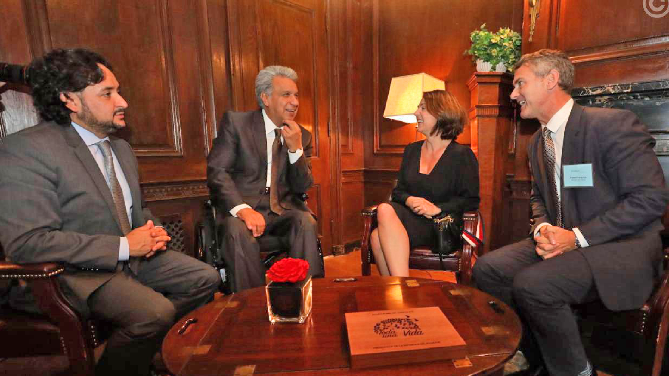 De izquierda a derecha: ministro de Telecomunicaciones y de la Sociedad de la Información, Andrés Michelena Ayala, Presidente de la República, Lenín Moreno, vicepresidenta y el director Legal de Microsoft, Paula Belliza y Robert Ivanschitz.