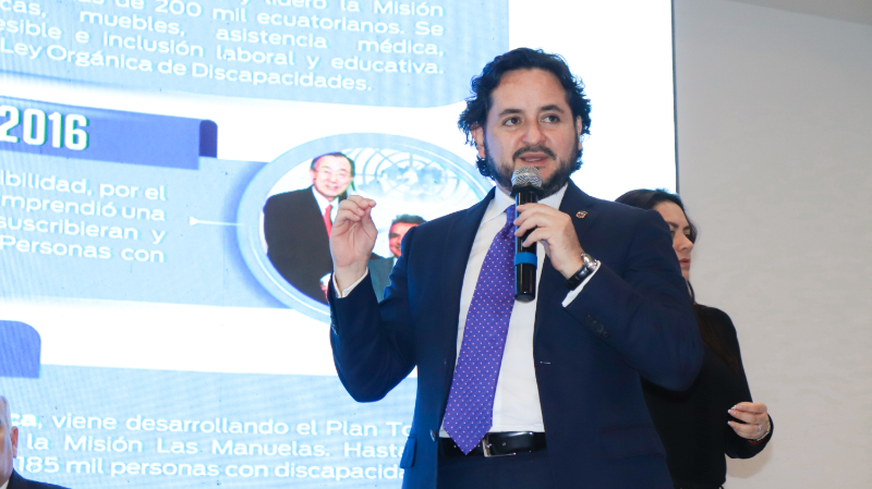 Ministro de Telecomunicaciones y de la Sociedad de la Información, Andrés Michelena Ayala durante su exposición en el Evento América Accesible