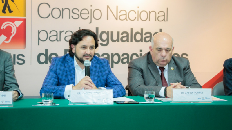 Ministro de Telecomunicaciones y de la Sociedad de la Información, Andrés Michelena Ayala, y el Presidente de CONADIS, Xavier Torres.