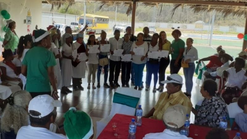 Entrega de certificados en TIC Emprendimiento y TIC Artesanos en el Infocentro Camarones
