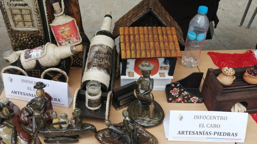 Artesanías en Piedra del Infocentro El Cabo.