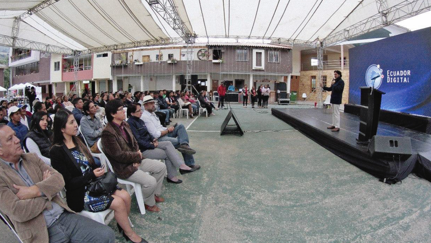 El Ministro Michelena entregó, oficialmente, conectividad móvil 3G en Azuay.