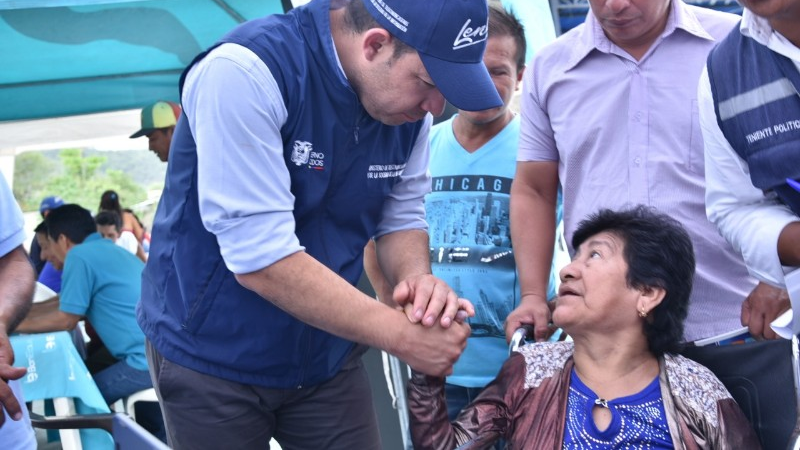 Ministro (s) Xavier Aguirre en las Brigadas Toda Una Vida