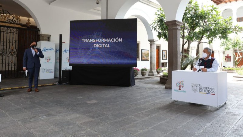 Ministro de Telecomunicaciones, Andrés Michelena Ayala, junto al Presidente de la República, Lenín Moreno