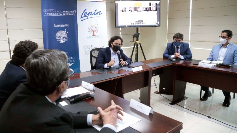 Presentación de programas, en el marco de la firma de convenios de cooperación entre MINTEL, y los alcaldes de Jama, de Saraguro, y de Morona.