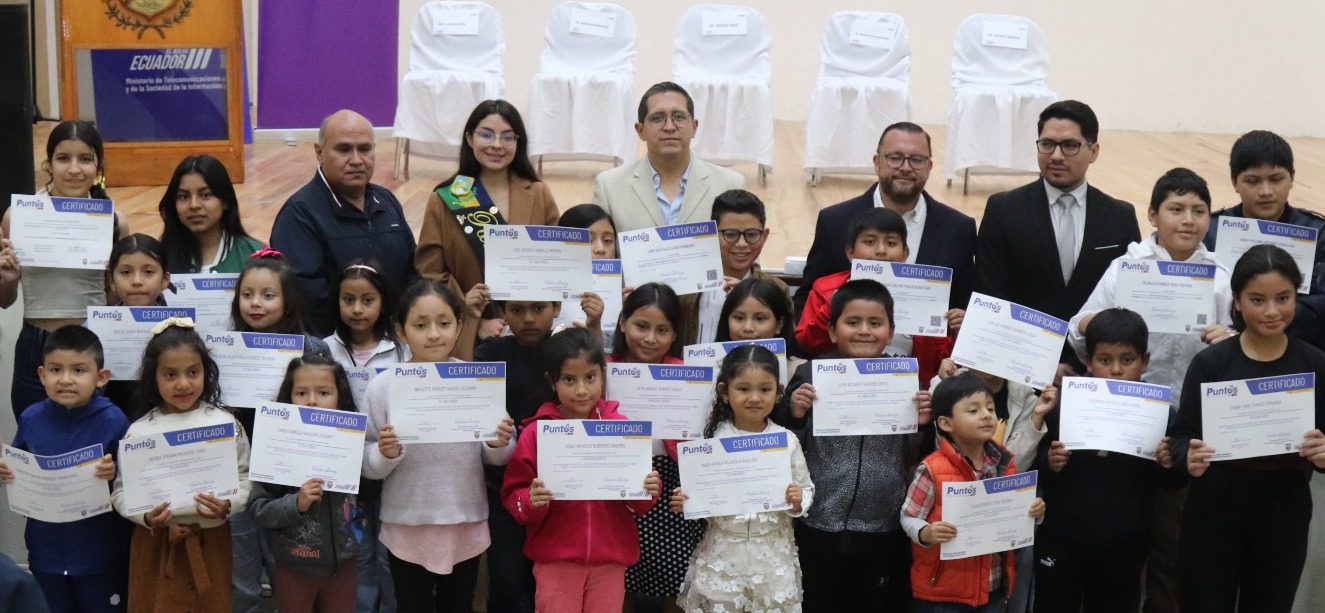 Más de 200 ciudadanos se capacitan en TIC, en Chimborazo y Tungurahua