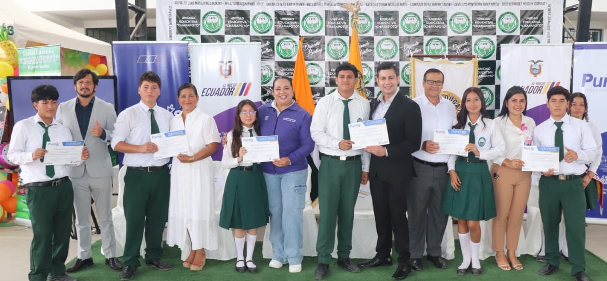 Gobierno Nacional impulsa el talento digital de los jóvenes manabitas con la entrega de 150 certificados en TIC